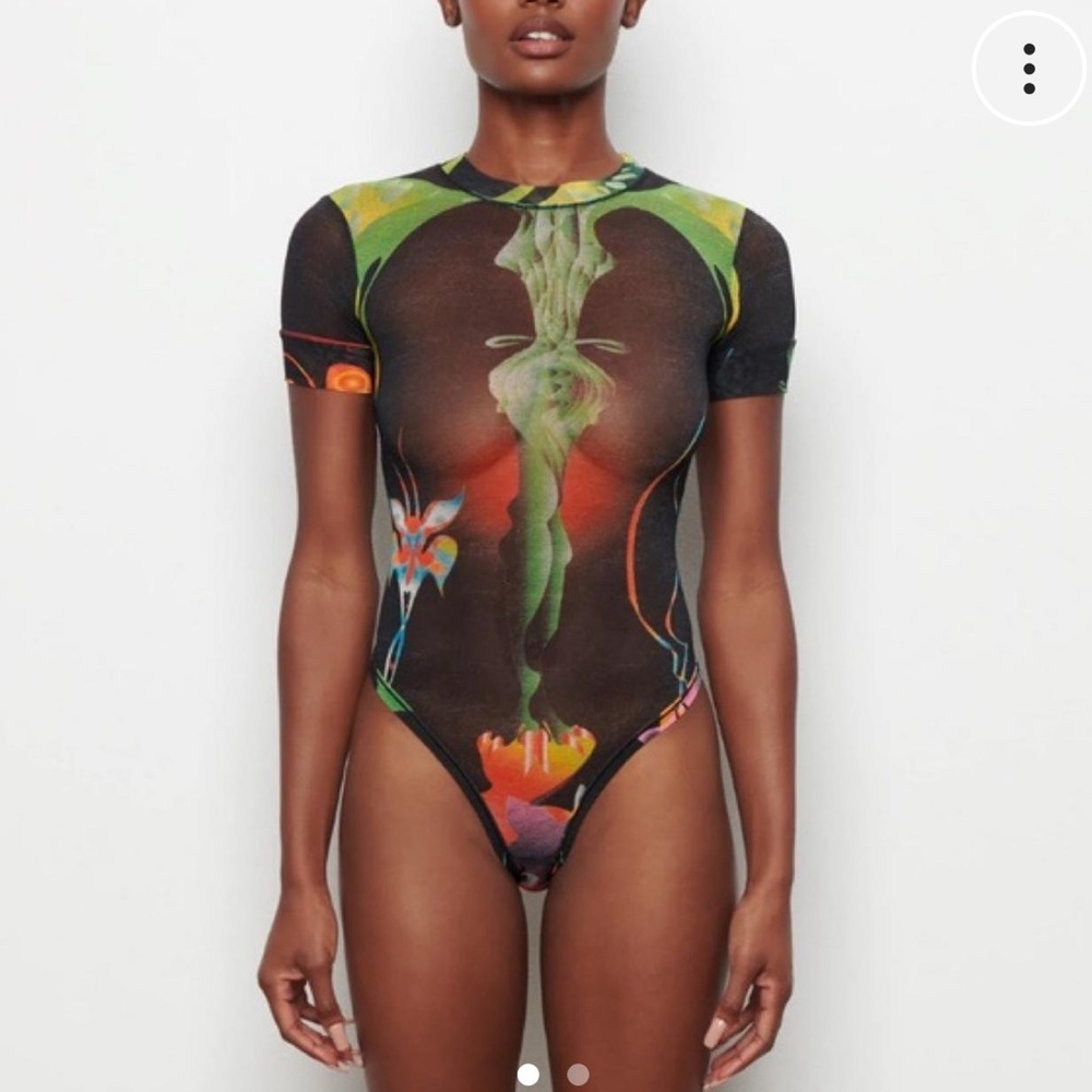 Desperately ISO SKIMS obsidian bodysuit.